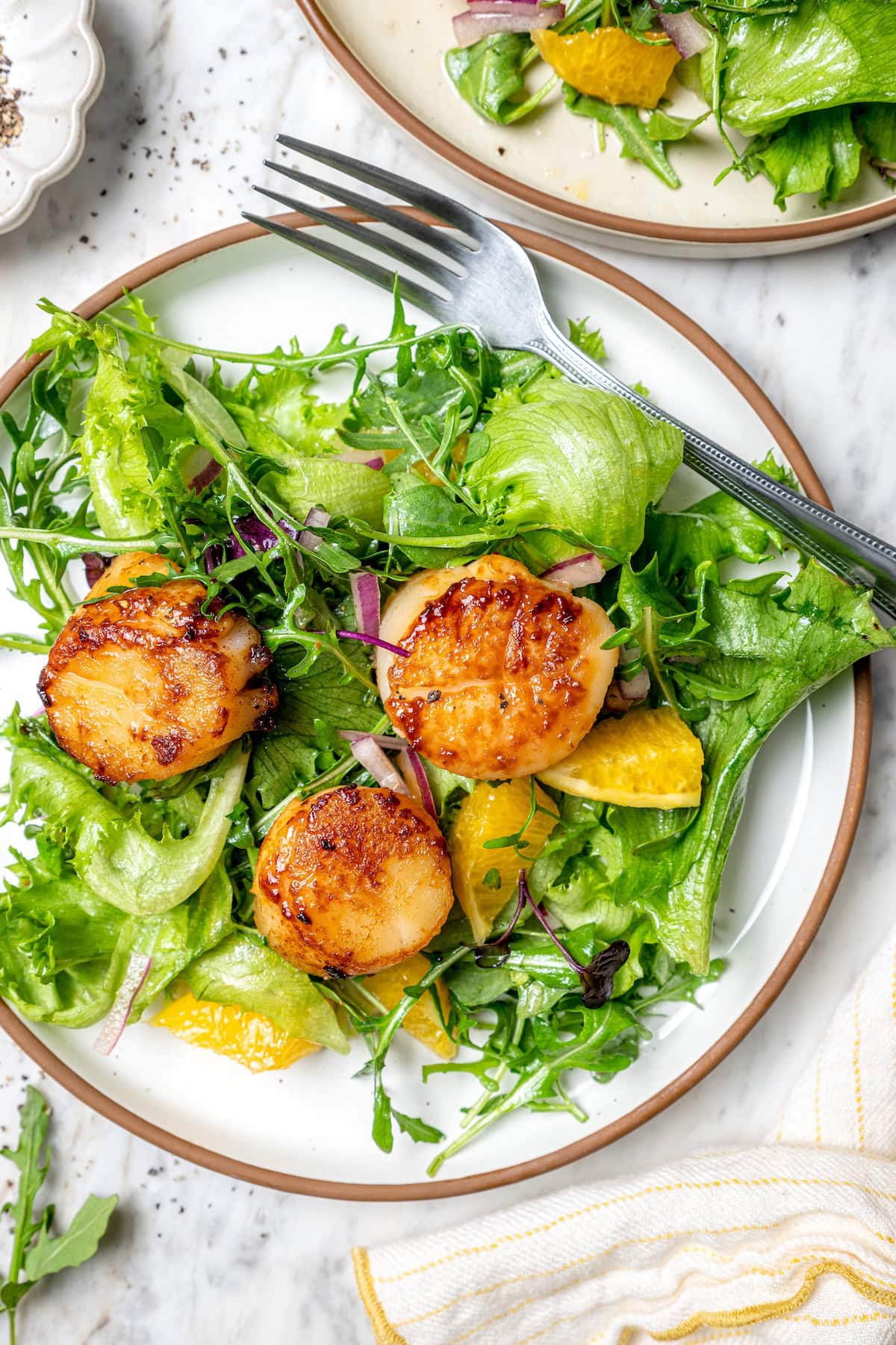 Pan seared scallops taste like a special occasion dinner but they’re easy enough for a weeknight. Serve over salad for a light, healthy meal! Pan seared scallops with citrus salad