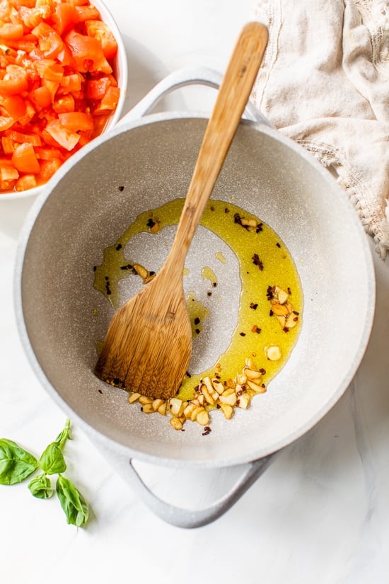 garlic and oil in a pot