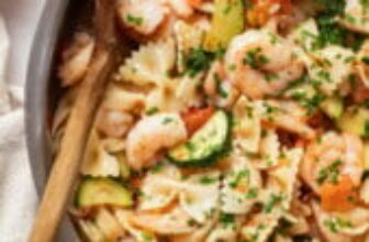 Shrimp and Zucchini Pasta in Light Tomato Sauce
