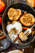 Baked Apples with Cinnamon Oat Topping