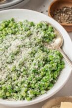 Cacio e Pepe Peas (Easy Frozen Peas Recipe)